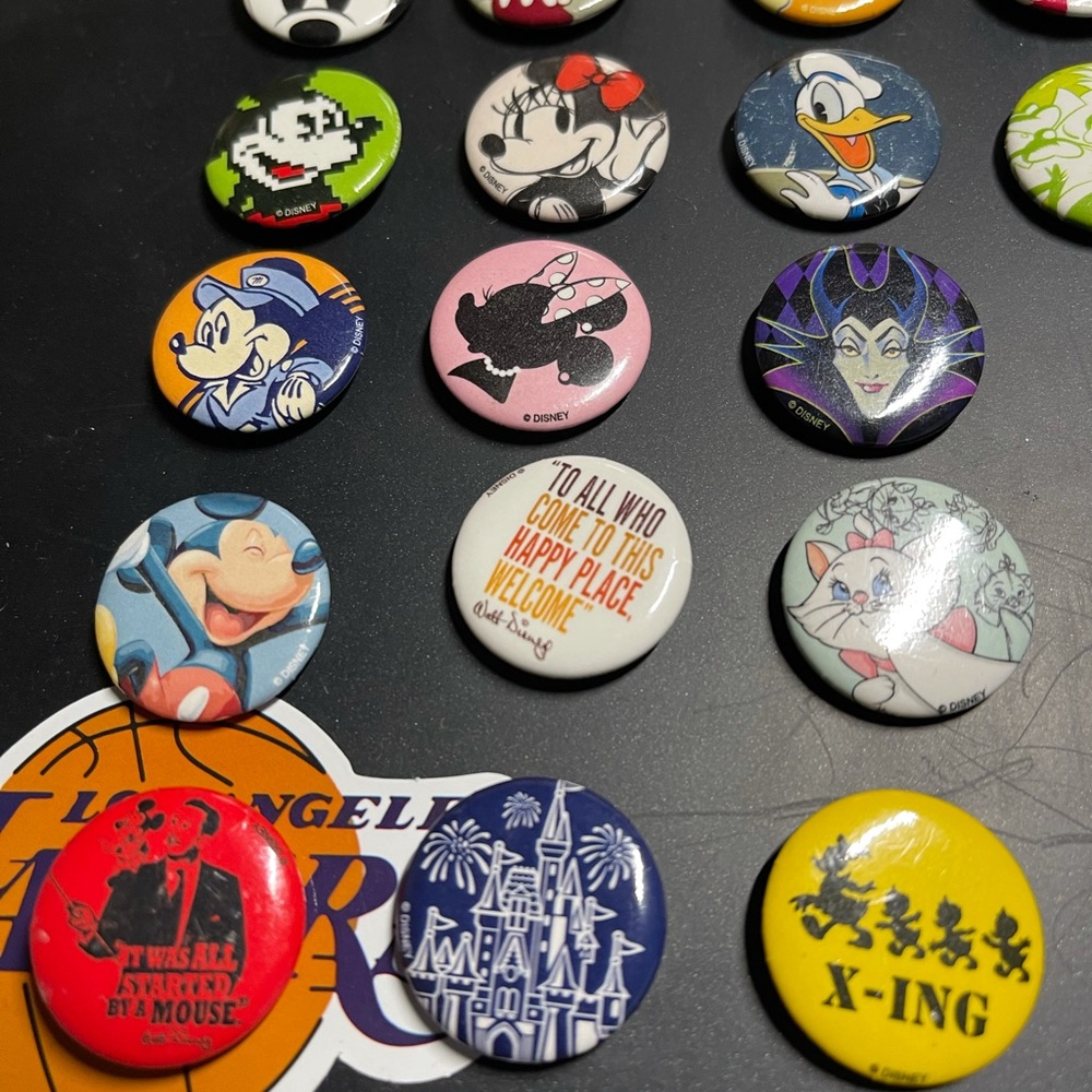 Disney Pins - Picture 4 of 4